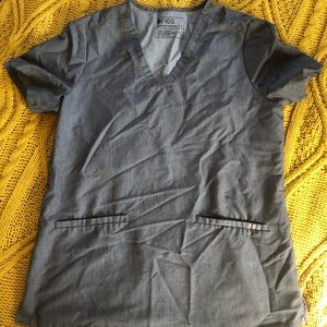 FIGS Casma three pocket scrub top